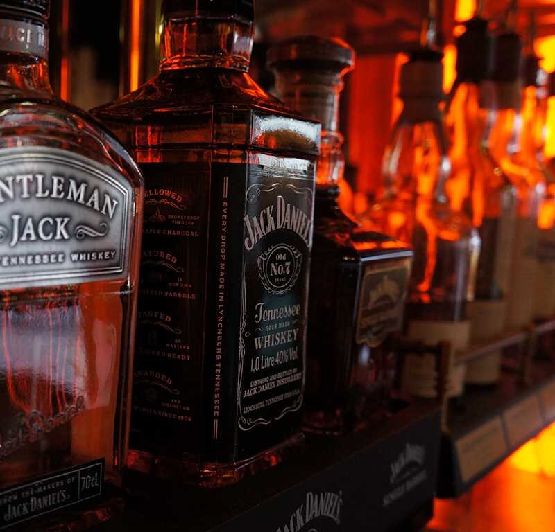 Flessen Jack Daniel's op het schap
